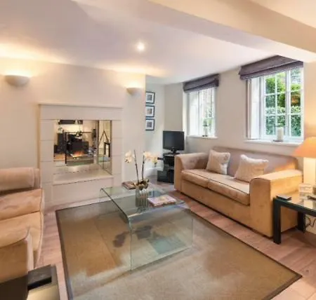 The Garden Flat Apartment